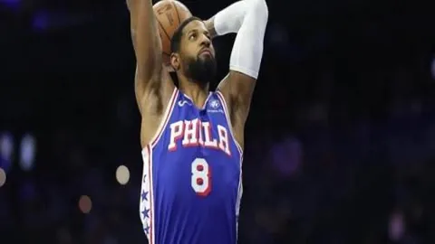 “李凯敏赞香港队乒乓球赛场展翅飞翔”